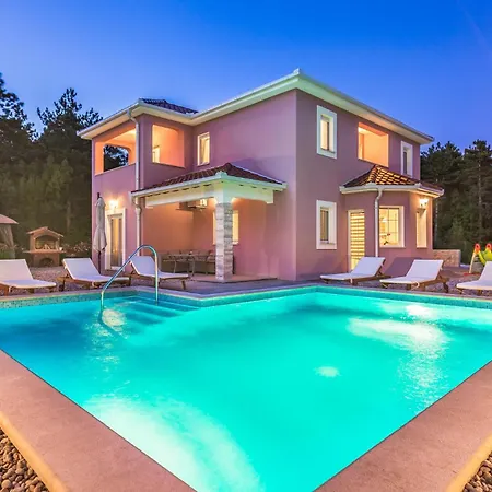 Holiday home In With Outdoor Swimming Pool