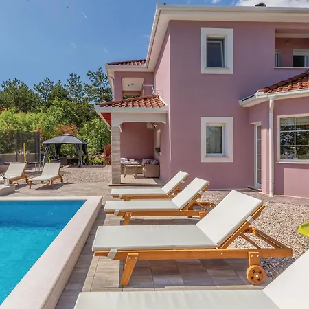 In With Outdoor Swimming Pool Holiday home *