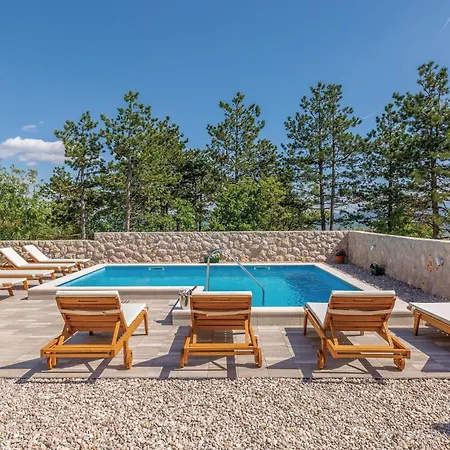 In With Outdoor Swimming Pool Holiday home *